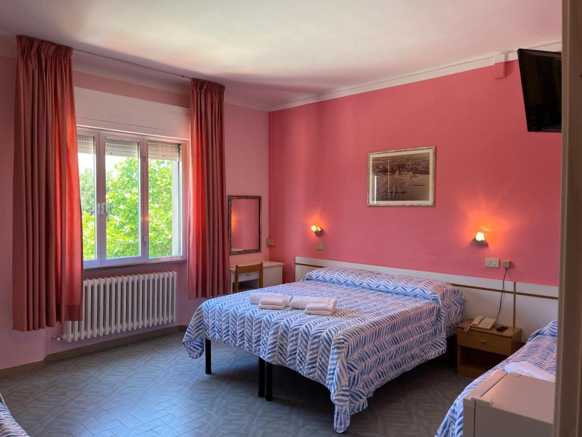 Hotel Ellymar Vada Eksteriør billede